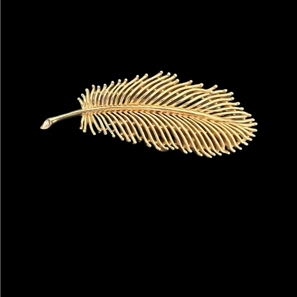 Large Gold tone feather brooch - Picture 3 of 6